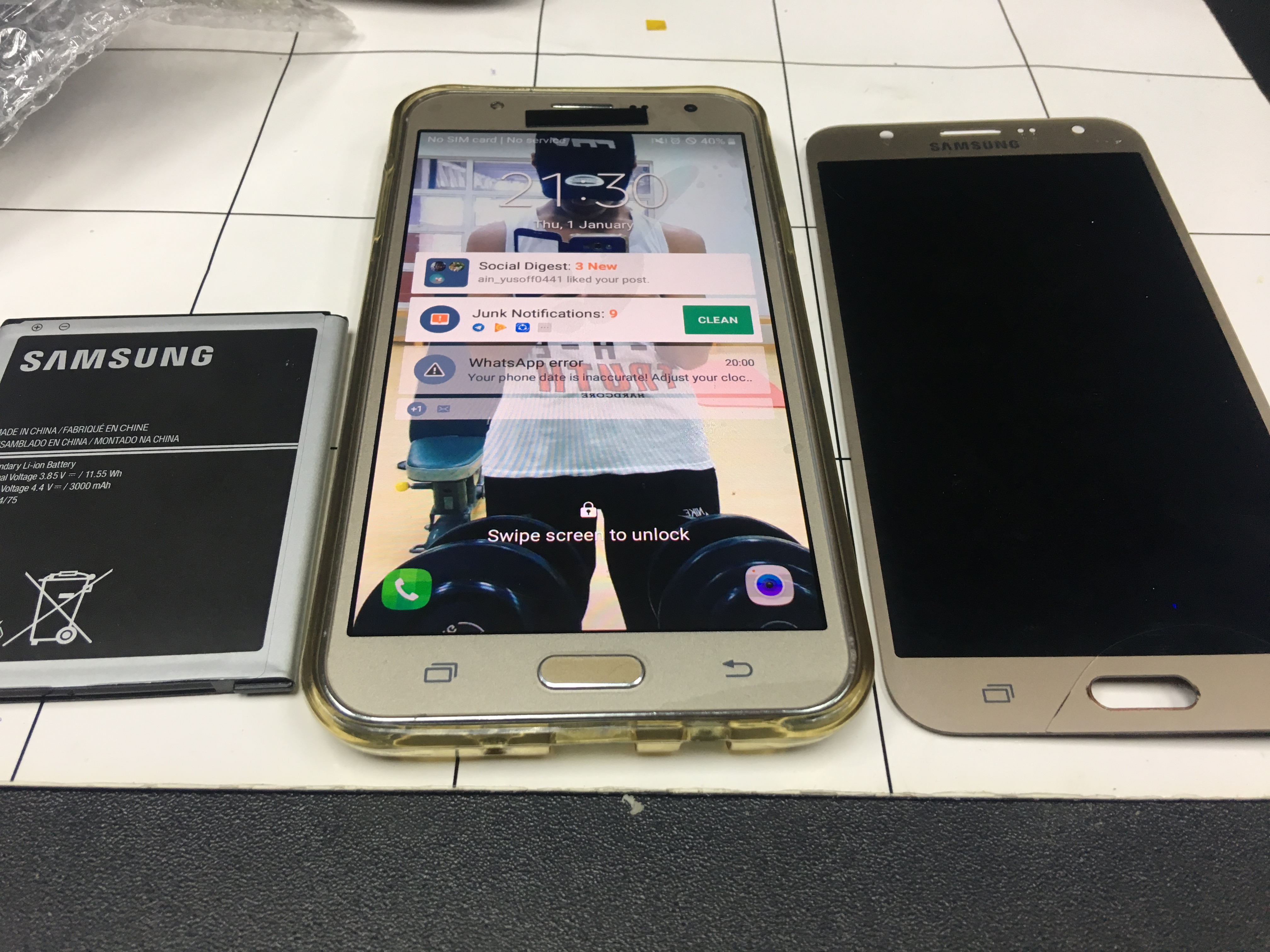 LCD & Battery Samsung J7 Replacement