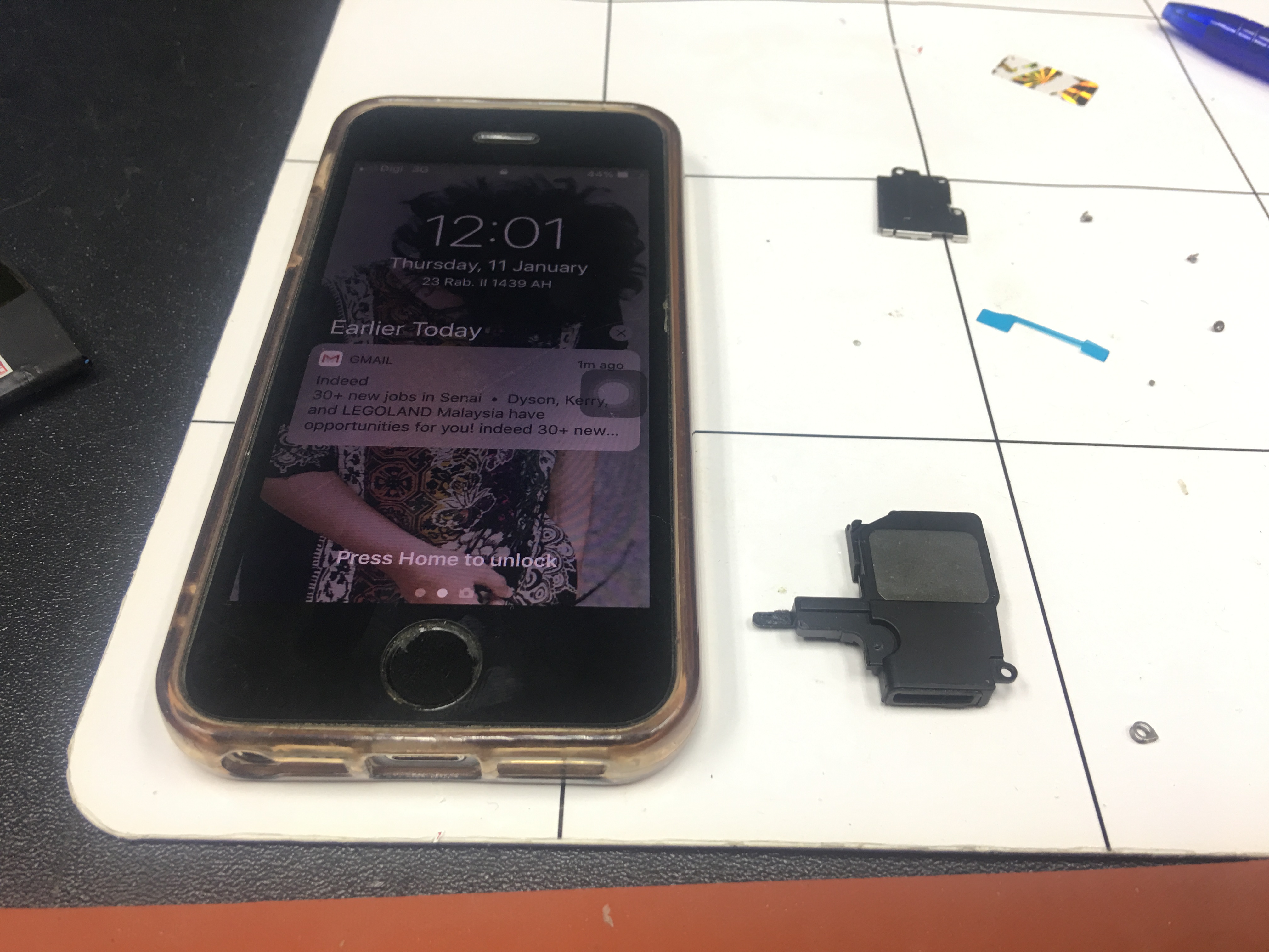 Battery & Buzzer Speaker iPhone 5s Replacement