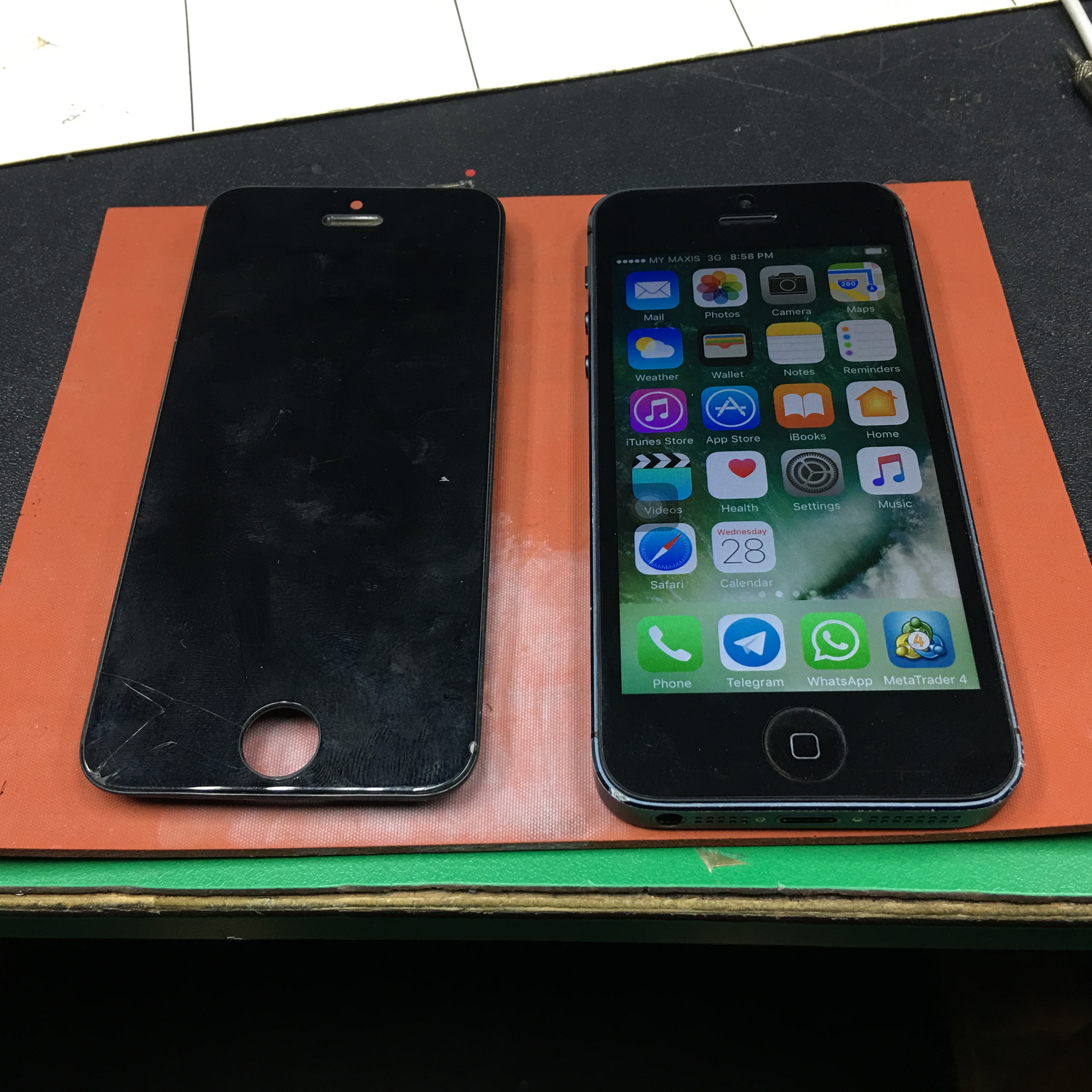 LCD iPhone5 Replacement