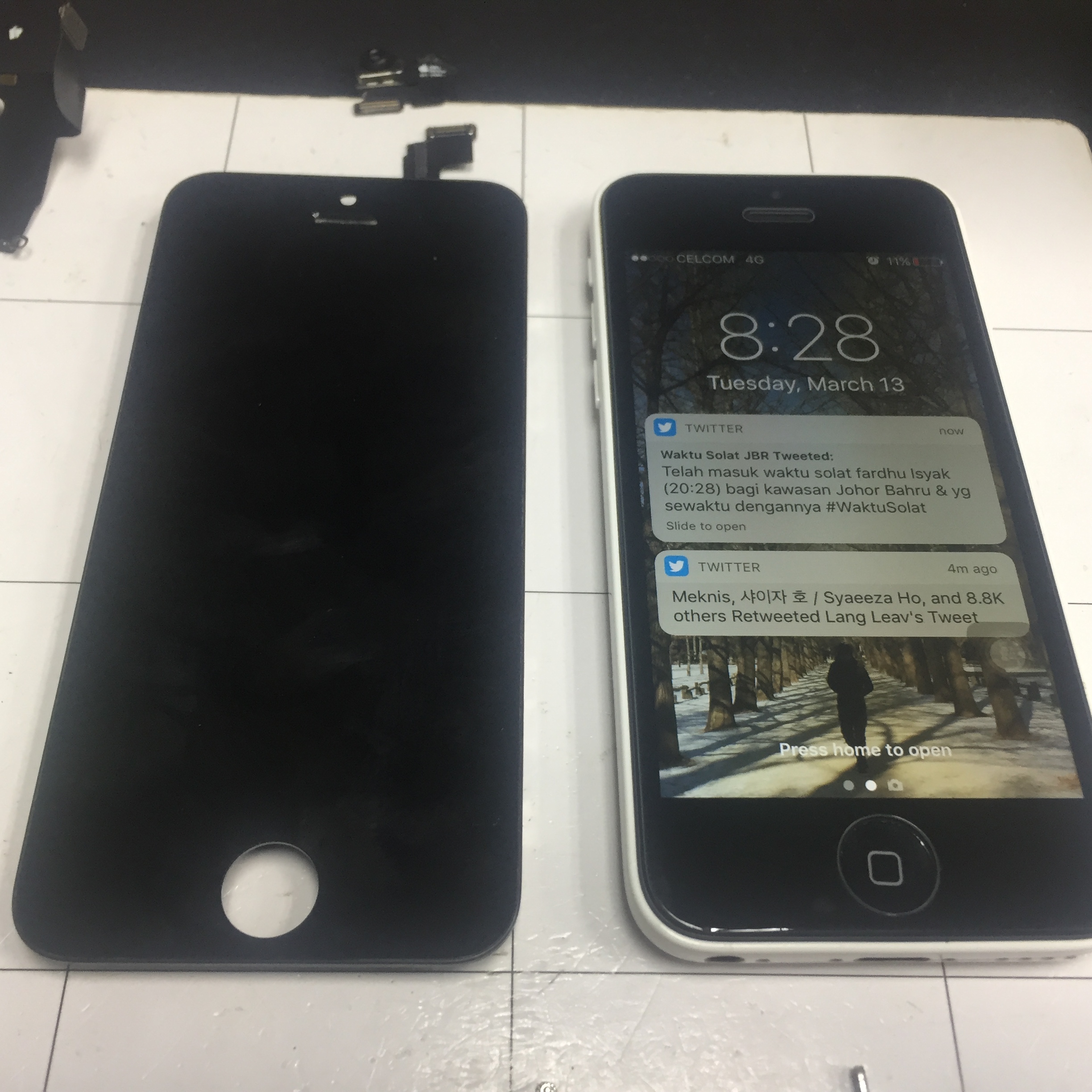LCD iPhone 5c Replacement