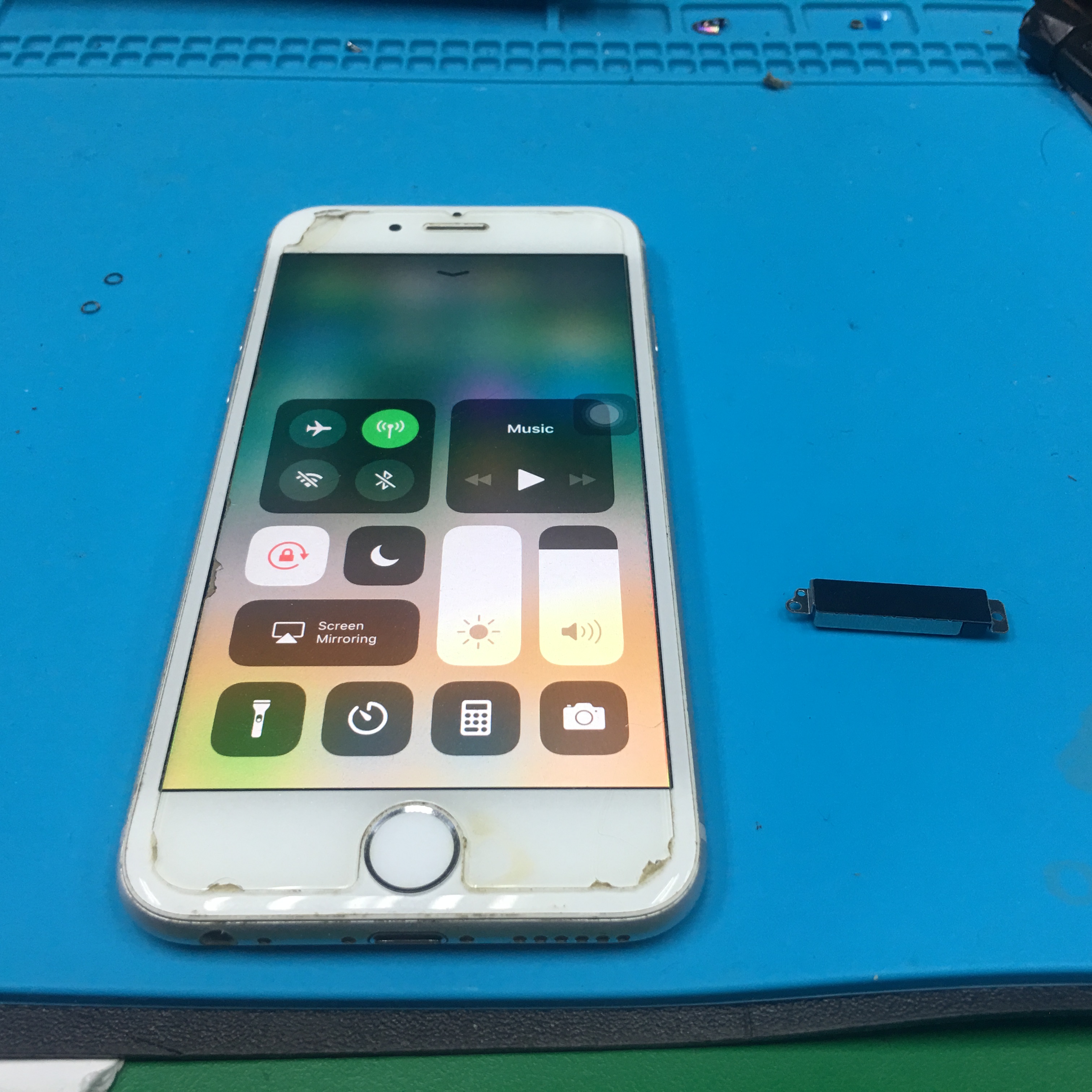 Repair Motherboard (Backlight IC) iPhone 6