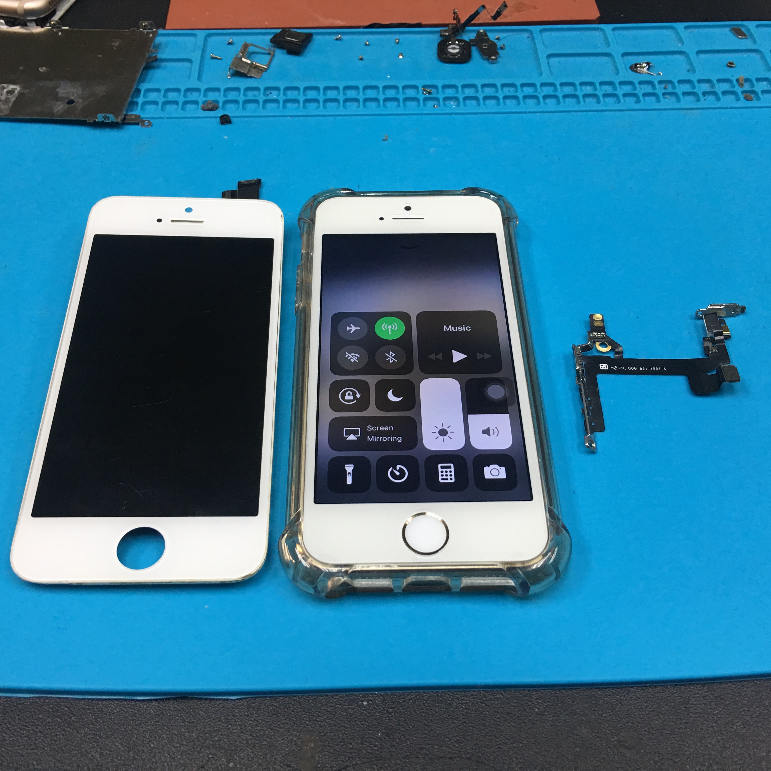 Repair LCD & Power Button iPhone 5s