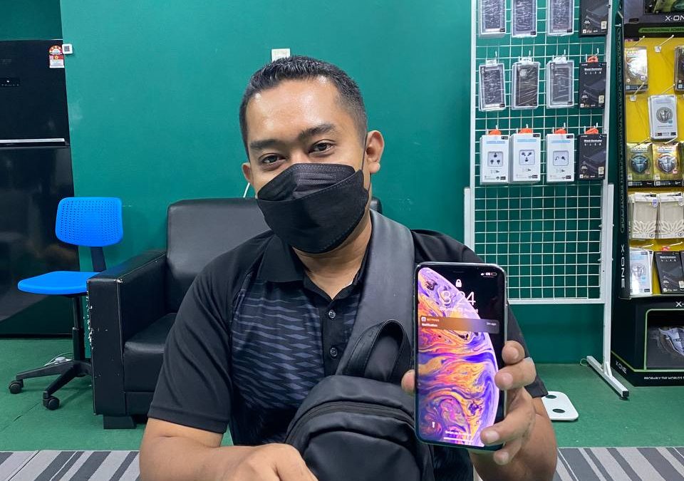 iPhone Xs Max Battery Replacement.