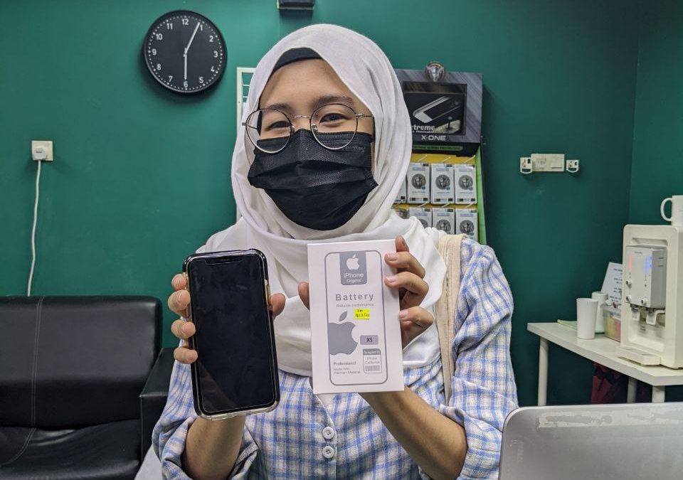 iPhone Xs Battery Replacement.