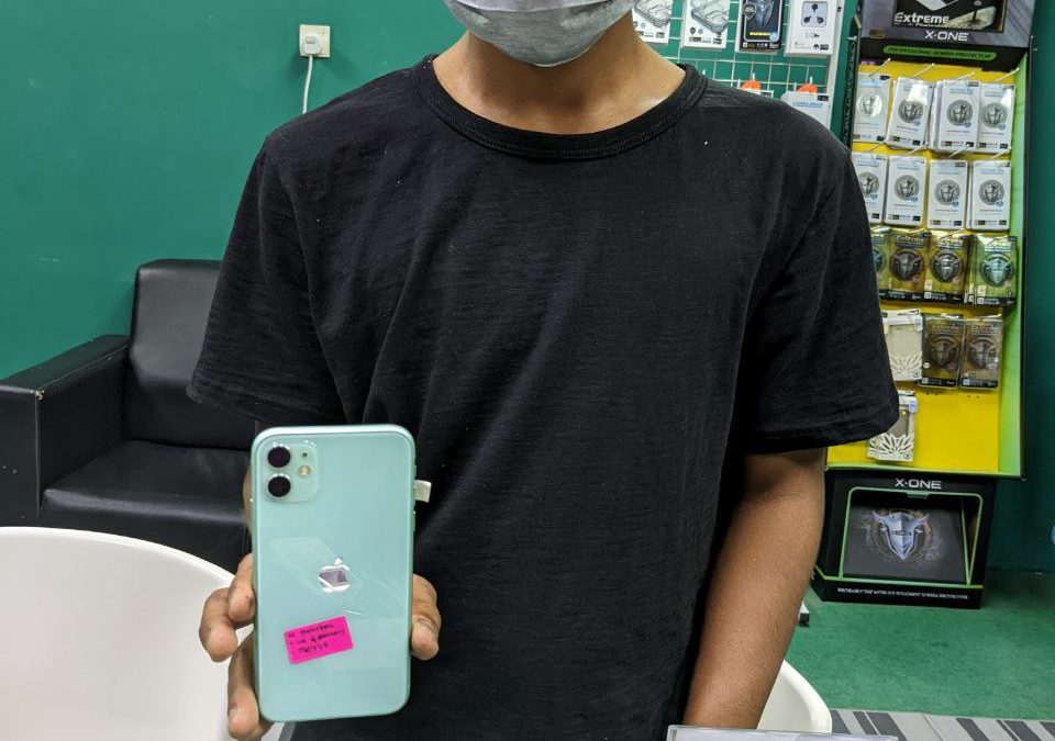 iPhone 11 Lcd & Battery Replacement.